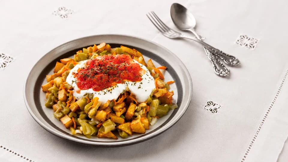 Kızarmış Patatesli Fasulye Salatası