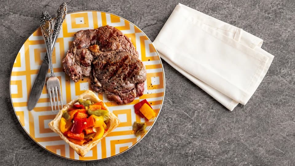 Közlenmiş Biber Salatası ve Biftek