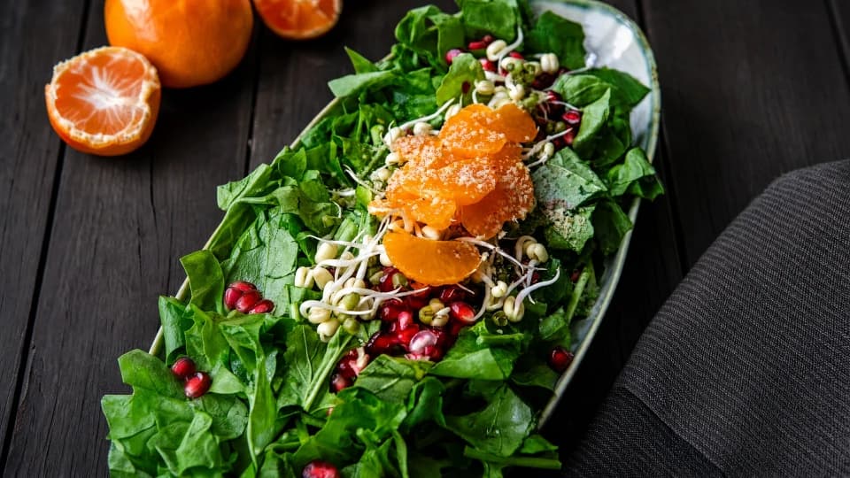 Filizlenmiş Maş Fasulyeli Roka Salatası