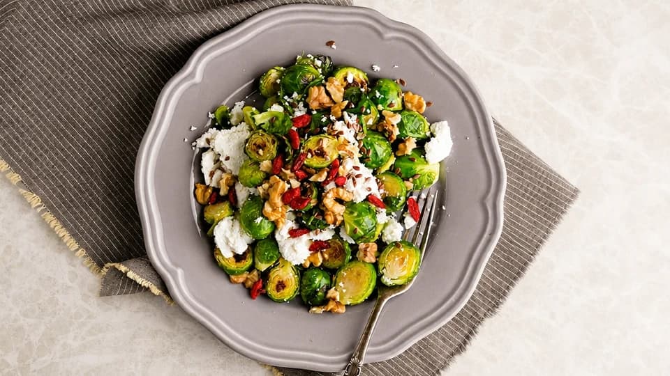 Lor Peynirli Brüksel Lahanası Salatası