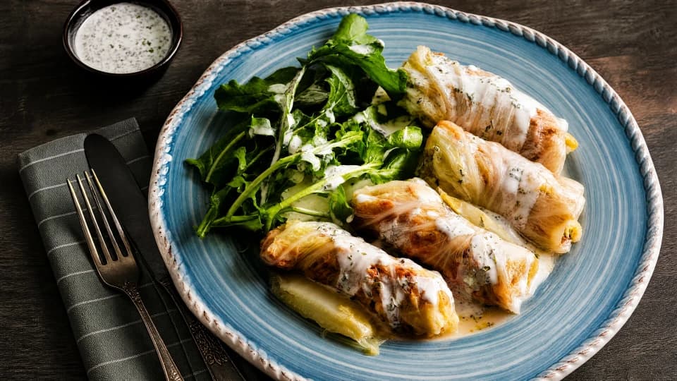 Bulgurlu Etli Marul Dolması