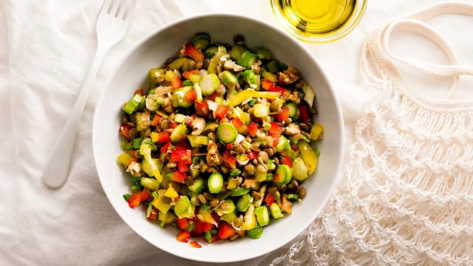 Biberli Kuşkonmaz Salatası