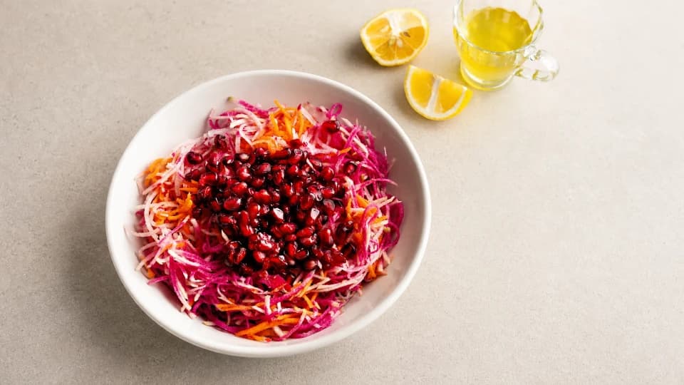Havuçlu Narlı Turp Salatası