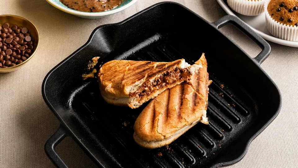Çikolata ve Yer Fıstıklı Tost