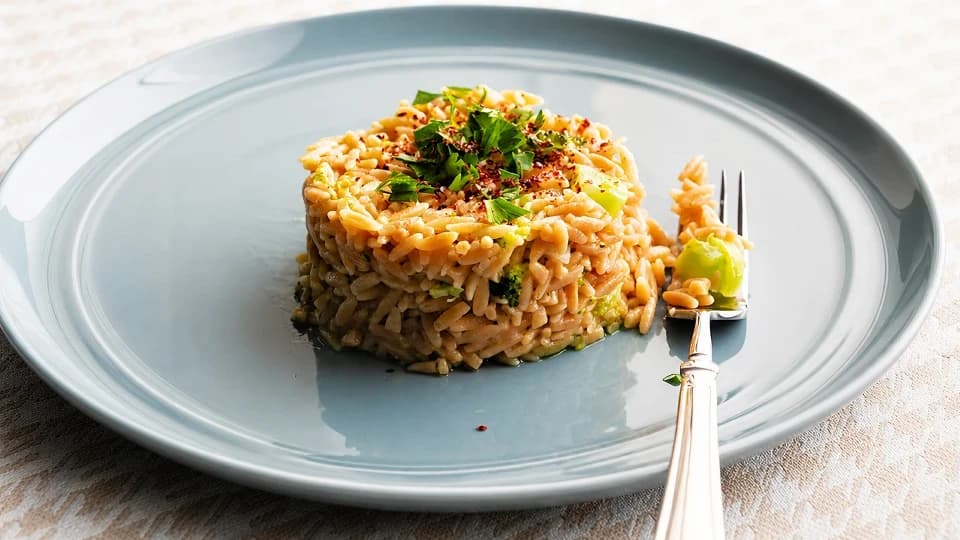 Brokolili Arpa Şehriye Pilavı