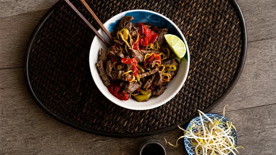 Etli ve Kajun Baharatlı Noodle