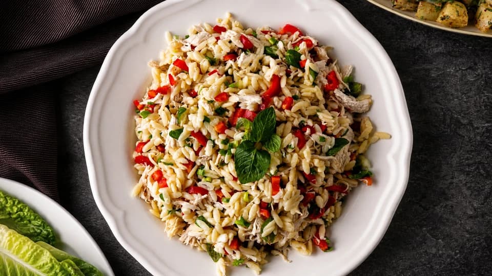 Arpa Şehriyeli Tavuklu Salata