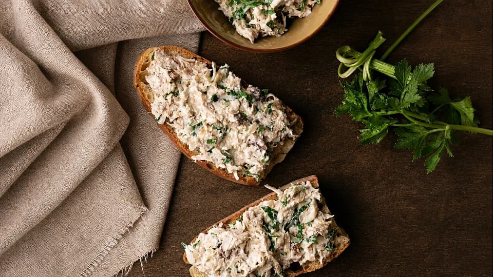 Balık ve Kerevizli Ekmek Üstü
