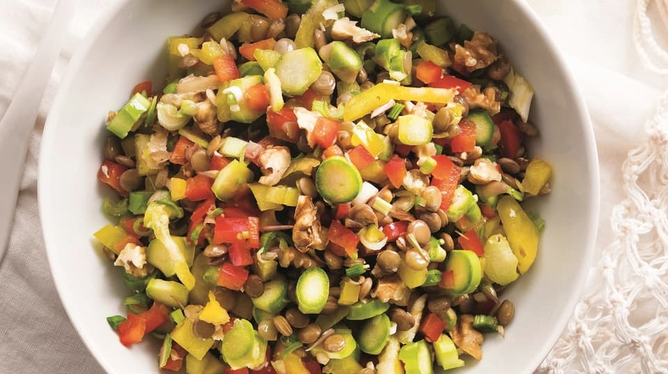 Biberli Kuşkonmaz Salatası