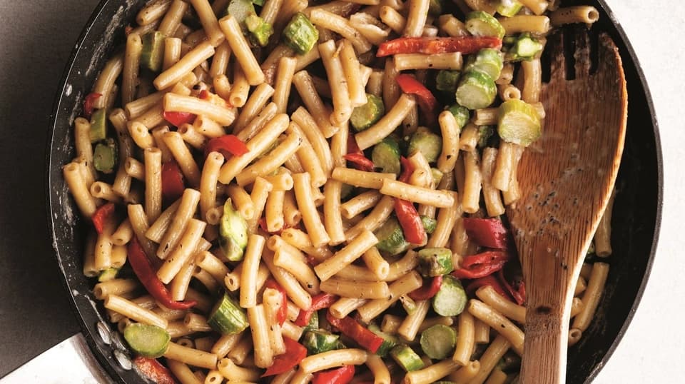 Siyah Sarımsaklı Kremalı Kuşkonmaz Makarnası