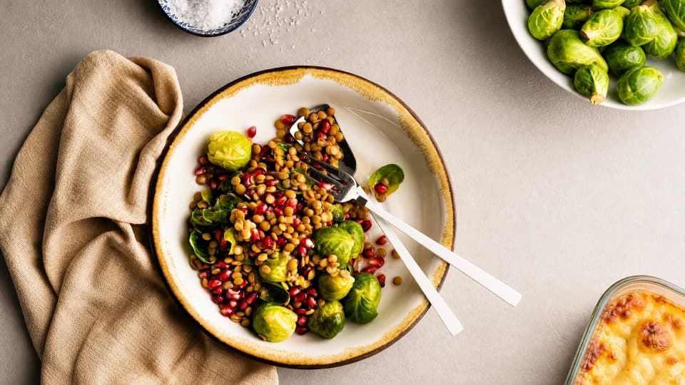 Narlı Mercimekli Brüksel Lahanası Salatası