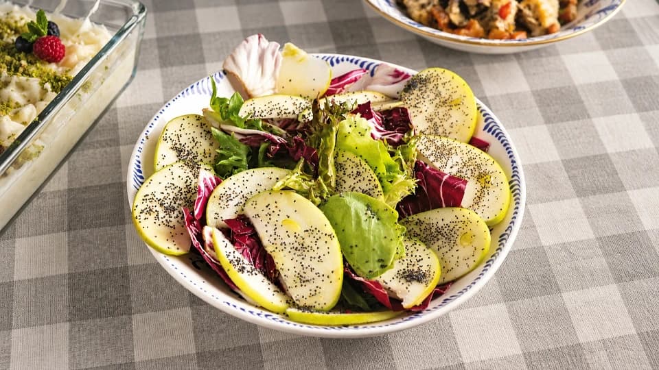 Yeşil Elmalı Karışık Salata