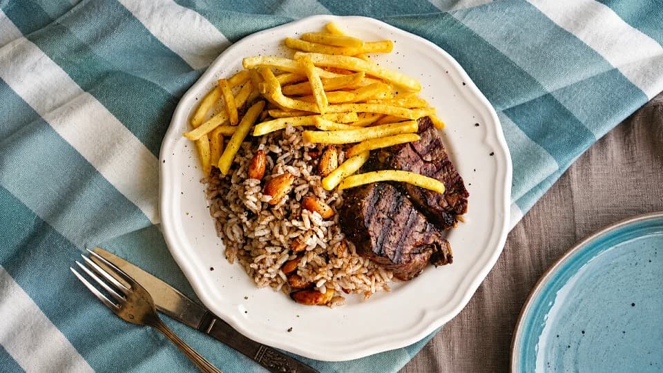 Dana Kuşbaşılı ve Tel Şehriyeli Bulgur Pilavı